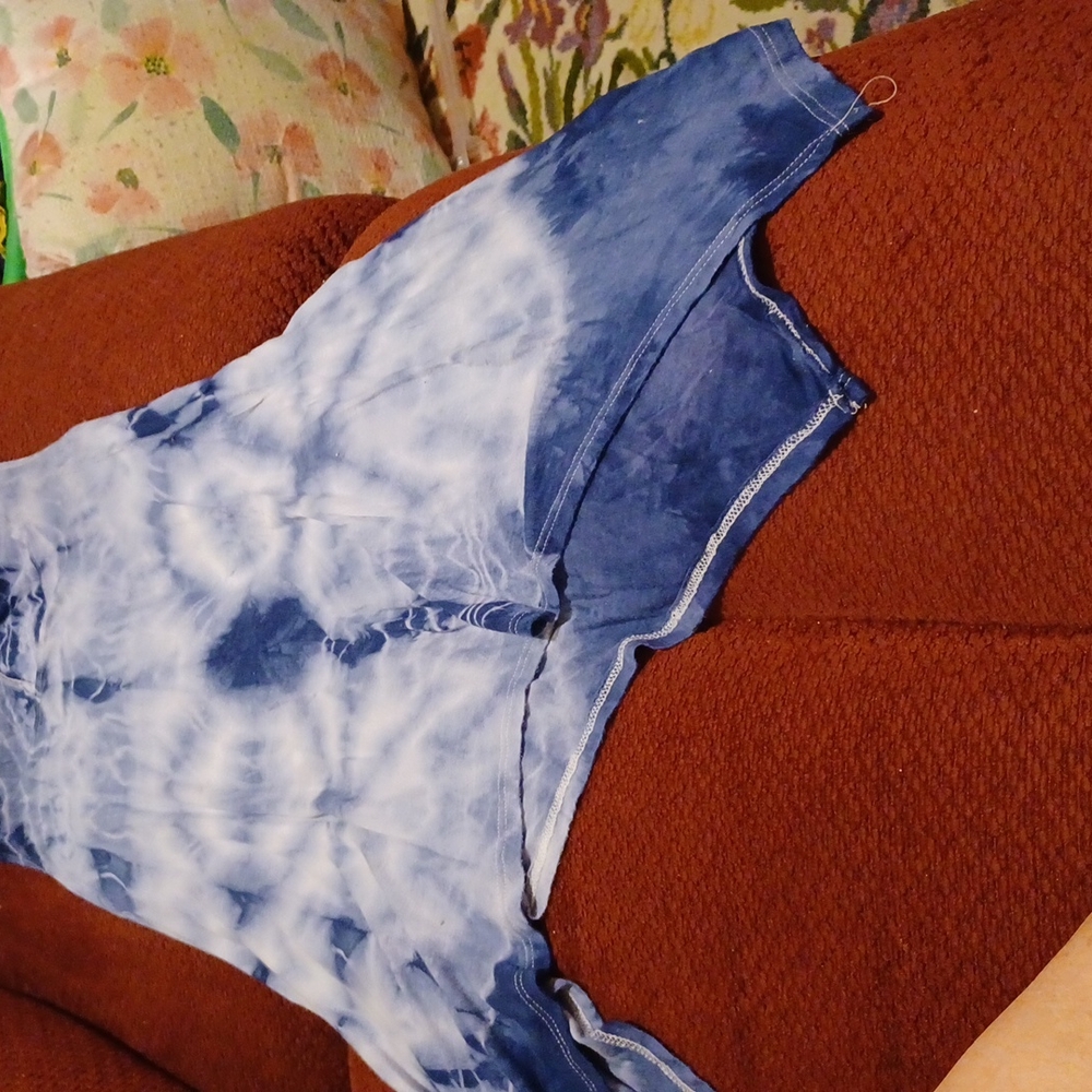 Top - Picture 2 of 3